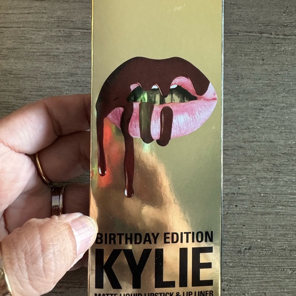 Kylie Cosmetics Birthday Edition Lipstick & Liner - LEO - Picture 1 of 6